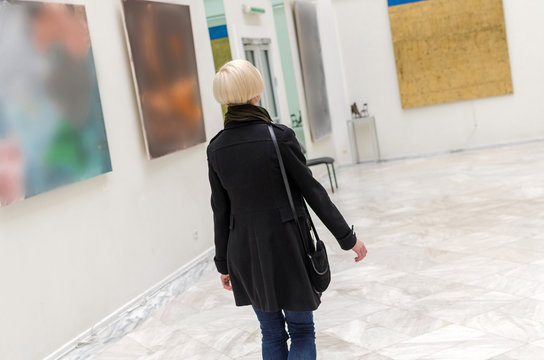 Young girl walking in the art gallery