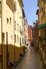 Fototapeta na wymiar Canal in Bologna