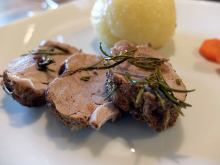 gebratene Schweinelende mit Rosmarin
