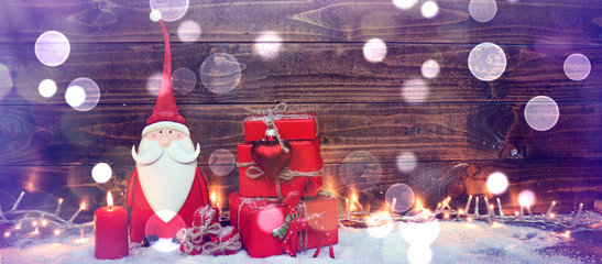 Weihnachtlicher Hintergrund - Weihnachtsmann mit Geschenken