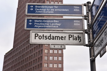 Straßenschild Potsdamer platz