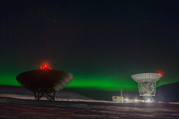 Nothern lights and research antennas outside Longyearbyen