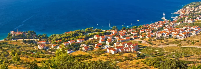 Cercles muraux Plage de la Corne d'Or, Brac, Croatie Bol sur l& 39 île de Brac vue aérienne panoramique, Dalmatie, Croatie