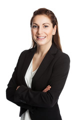 Obraz premium An attractive brunette businesswoman wearing a black suit and white shirt, standing with her arms crossed against white background.