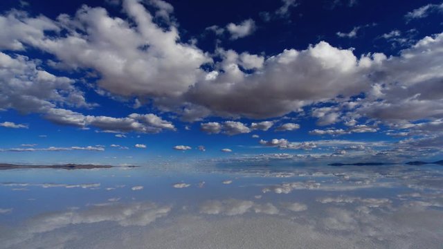 雨季のウユニ塩湖