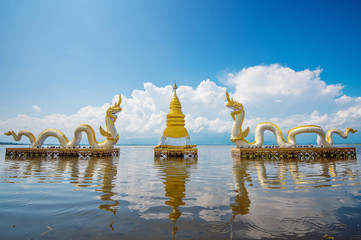 Naklejka premium Kwan Phayao (Phayao lake) is popular natural attraction in Phaya