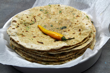 Chapati with chopped spinach leaves