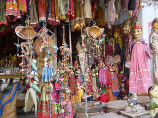 Puppets and marionettes of Rajput princes in Udaipur marketplace, Rajasthan, India, Asia