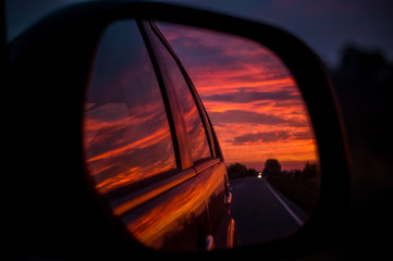 Отражение в зеркале заднего вида