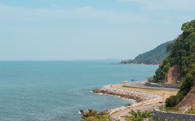 Obraz premium The road along beautiful beaches of the Gulf of Thailand