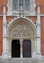 Fototapeta na wymiar entrance to one of catholic churches in Vienna