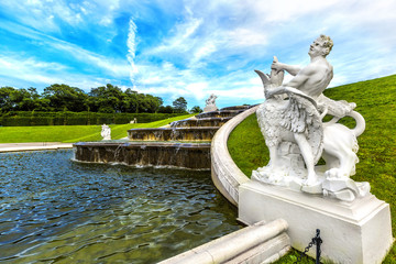 Fototapeta premium Fountain in Belvedere garden in Vienna, Austria