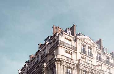 Fototapeta na wymiar immeuble typique Parisien