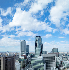 青空と雲と名古屋の街並み