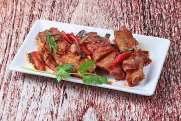 Fried pork spare ribs with grilled chili curry.
