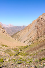 Naklejka premium rocky mountain gorge on the background of the sky
