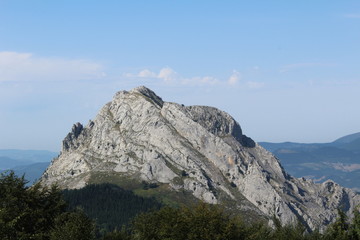 Fototapeta na wymiar Montaña de roca