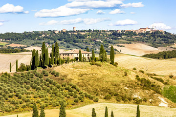 Fototapeta na wymiar Wonderful landscape with country house in Tuscany