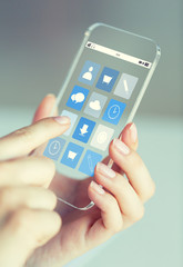Obraz premium close up of woman with app icons on smartphone