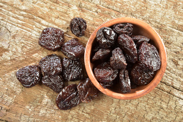 ciottola di Prugne essicate