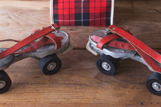 Antique roller skates with its case