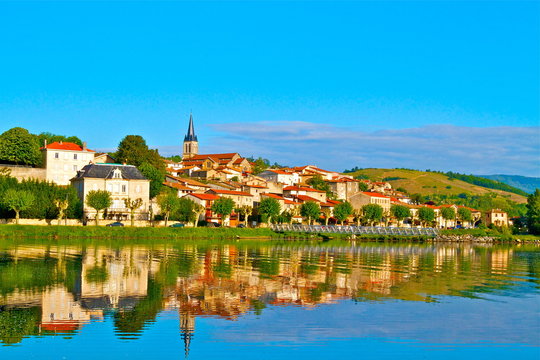 village bord rh&ocirc;ne pilat 1