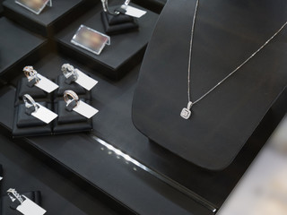 jewelry diamond shop display