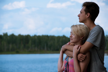 Fototapeta na wymiar young couple at the lake shore