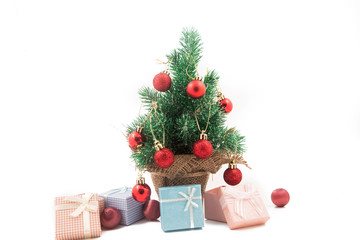 Fototapeta na wymiar Bellissimo albero di Natale addobbato con regali 