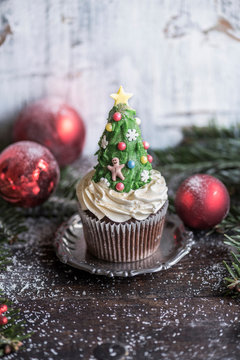 Sweet Christmas tree cup cake