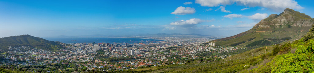 Fototapeta premium Cape Town Panorama from under Table Mountain