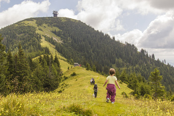 Wandung Gipfel Gemeindealpe mit Kind