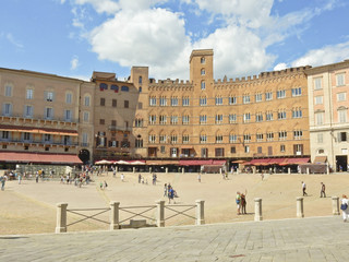 Fototapeta na wymiar Vista de la Piazza del Campo, Siena