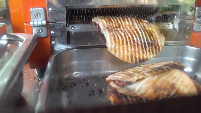 Cooking octopus and squid in the machine .