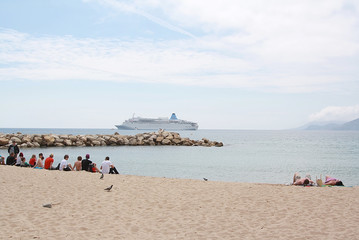 Fototapeta na wymiar On the Cannes shore