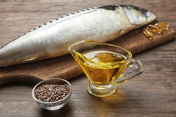 Foto auf Acrylglas Fish Fischöl mit Flachskorn und Fisch auf Holzuntergrund