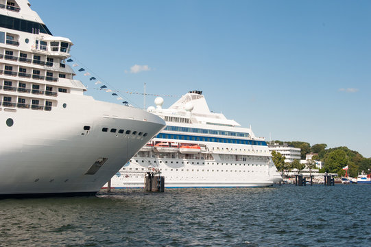 Traumschiffe Passagierschiff in Kiel Osteeterminal