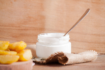 Baked potato and cream sauce