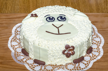 Face sheep on the cake