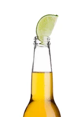 Foto op Plexiglas Mexicaanse bierfles met schijfje limoen en frost © DenisMArt