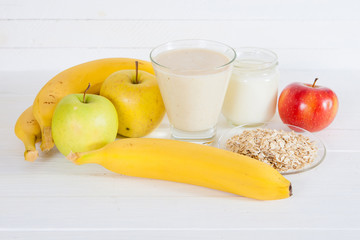 Smoothie with apple,banana, yogurt and oatmealon