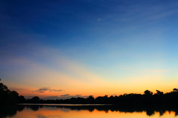 Fototapeta na wymiar Beautiful atmosphere of the sky sunset .