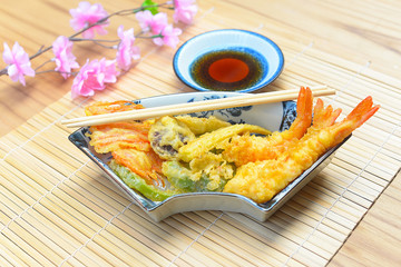 Set Japanese foods of tempura and the rice