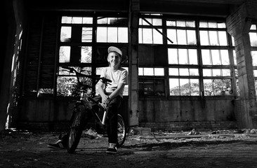 Fototapeta na wymiar Young urban bmx rider