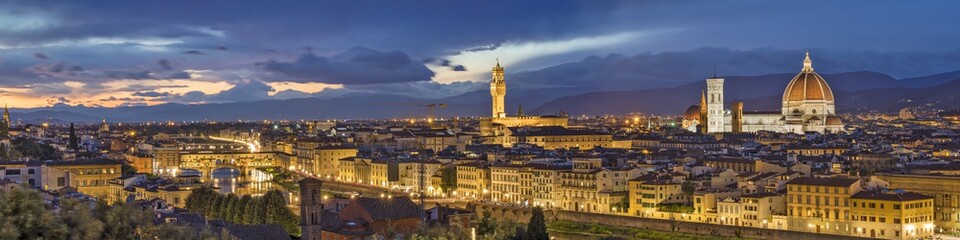 Fototapeta na wymiar golden panorama of night Florence in Italy
