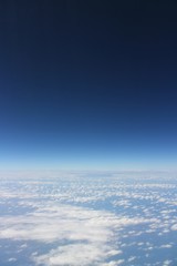 Fototapeta na wymiar 紺色の空と雲