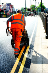 Obraz premium Man repairing road 