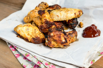 fried chicken wings with sauce
