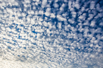 Fototapeta na wymiar Unusual cloud patterns in the sky