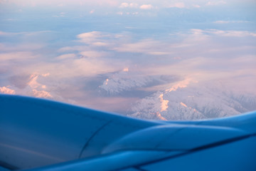 Fototapeta na wymiar 飛行機からの景色